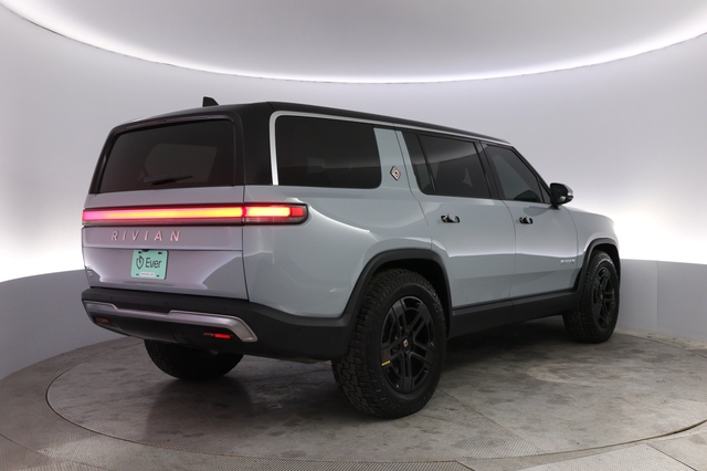 2024 Rivian R1S