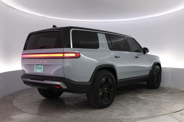 2024 Rivian R1S — photo 2 of 25