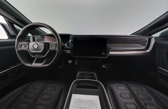2024 Rivian R1S — photo 22 of 25