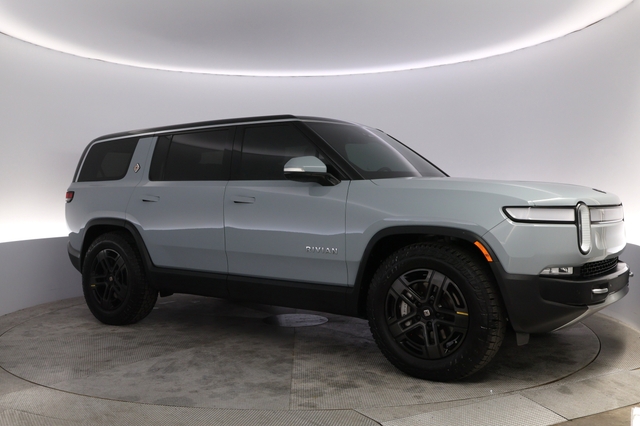 2024 Rivian R1S