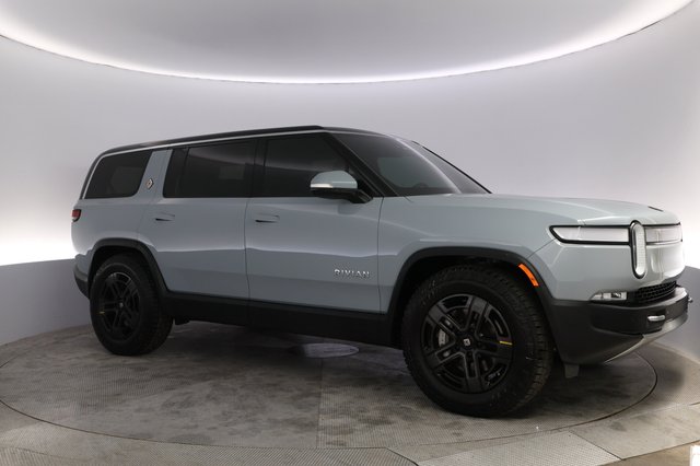 2024 Rivian R1S — photo 11 of 25