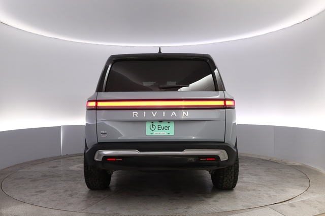 2024 Rivian R1S