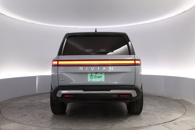 2024 Rivian R1S — photo 12 of 25