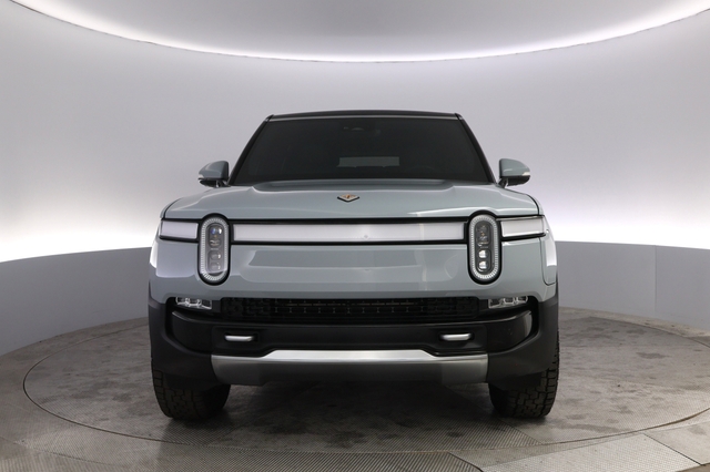 2024 Rivian R1S