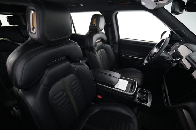 2024 Rivian R1S