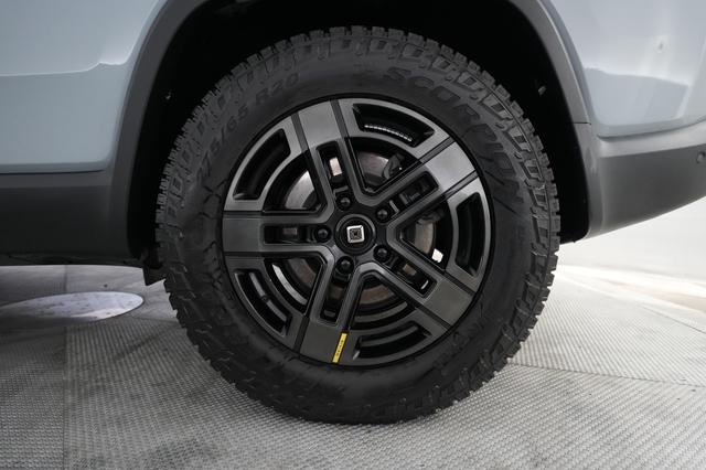 2024 Rivian R1S