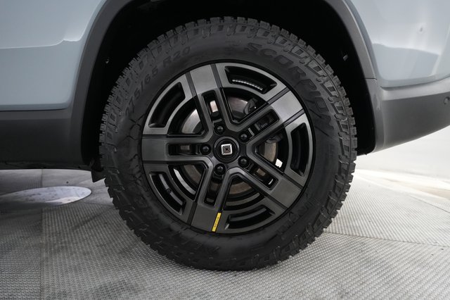 2024 Rivian R1S — photo 7 of 25