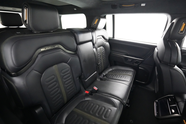 2024 Rivian R1S