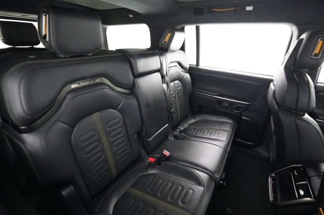 2024 Rivian R1S — photo 4 of 25
