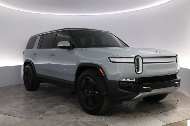 2024 Rivian R1S