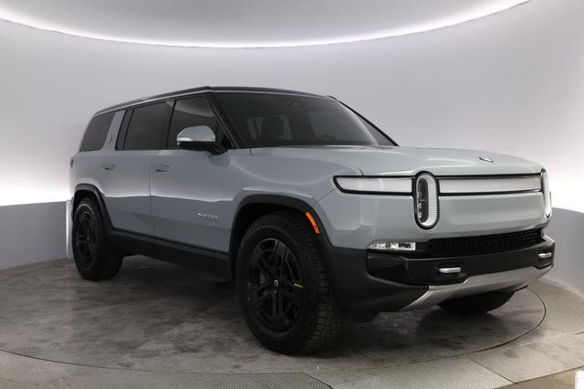 2024 Rivian R1S — photo 10 of 25