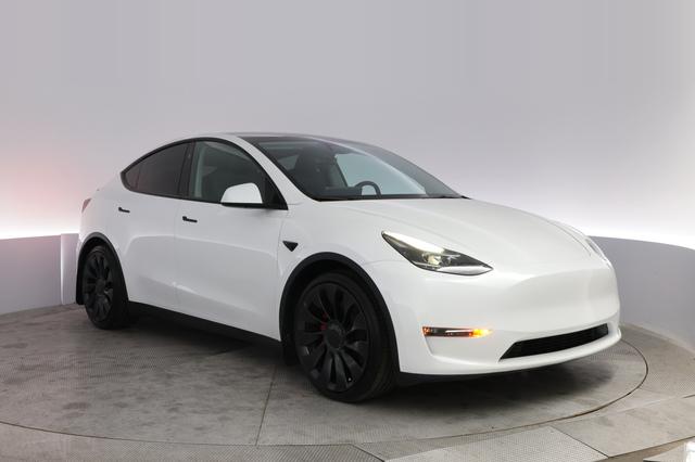 2024 Tesla Model Y — photo 10 of 22