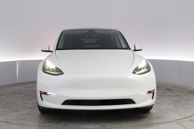 2024 Tesla Model Y — photo 9 of 22