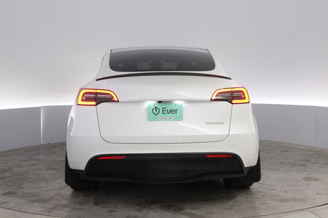 2024 Tesla Model Y — photo 12 of 22