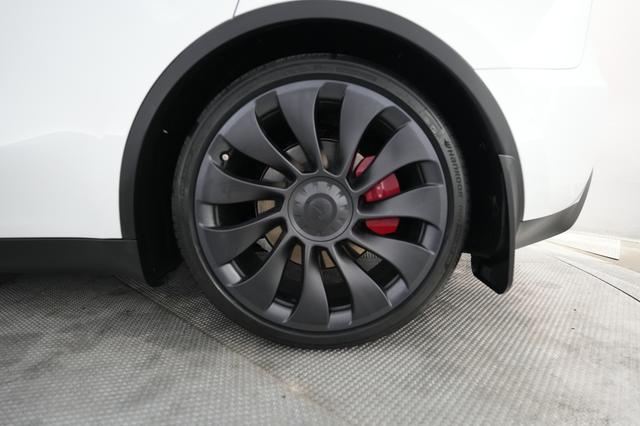 2024 Tesla Model Y — photo 7 of 22