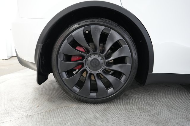 2024 Tesla Model Y — photo 17 of 22