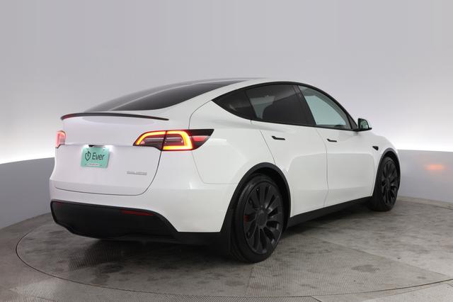 2024 Tesla Model Y — photo 2 of 22