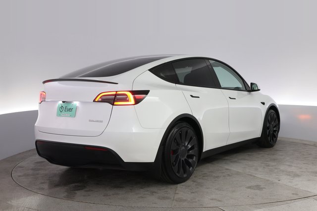 2024 Tesla Model Y — photo 2 of 22