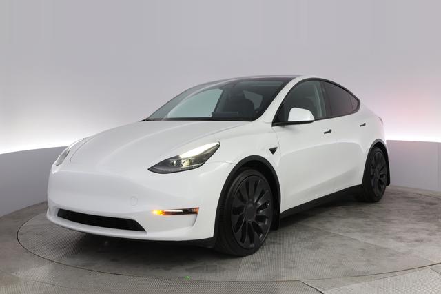2024 Tesla Model Y — VIN 7SAYGDEF6RF122804