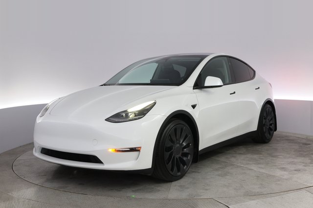 2024 Tesla Model Y — VIN 7SAYGDEF6RF122804