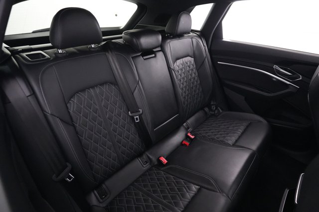 2024 Audi SQ8 e-tron — photo 4 of 22