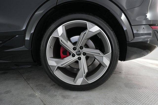 2024 Audi SQ8 e-tron — photo 7 of 22