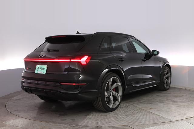 2024 Audi SQ8 e-tron — photo 2 of 22