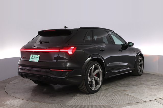 2024 Audi SQ8 e-tron — photo 2 of 22