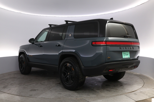 2025 Rivian R1S