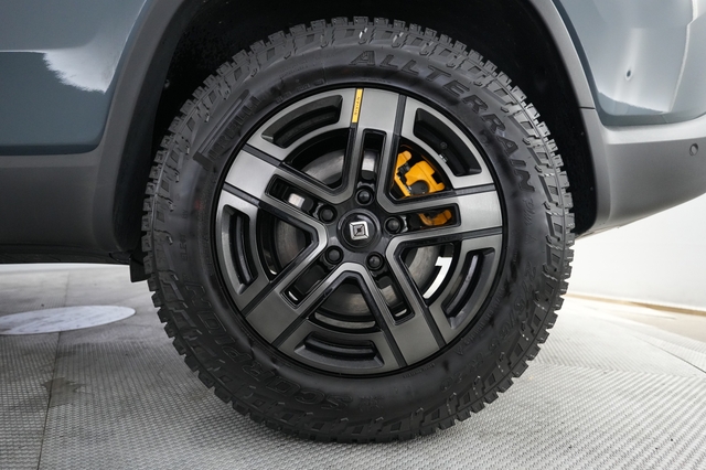 2025 Rivian R1S