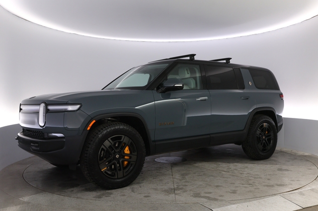 2025 Rivian R1S