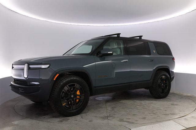 2025 Rivian R1S — photo 14 of 21