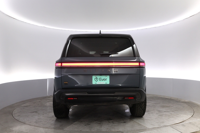 2025 Rivian R1S