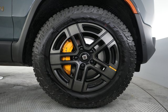 2025 Rivian R1S — photo 15 of 21