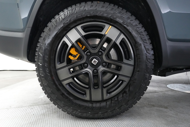 2025 Rivian R1S