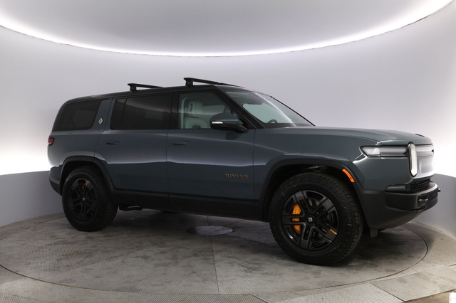 2025 Rivian R1S