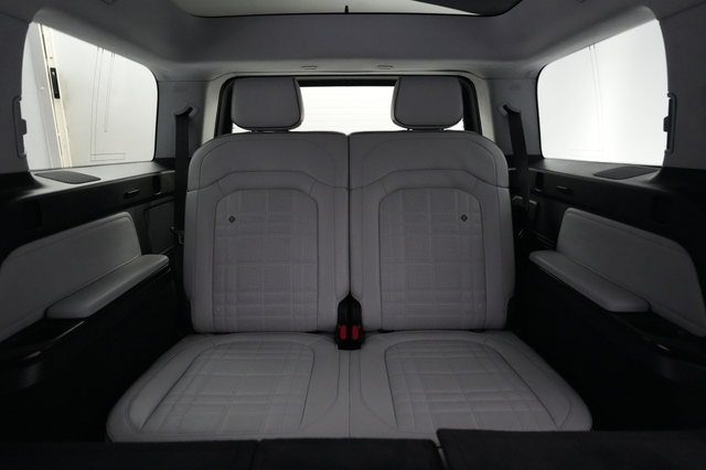 2025 Rivian R1S