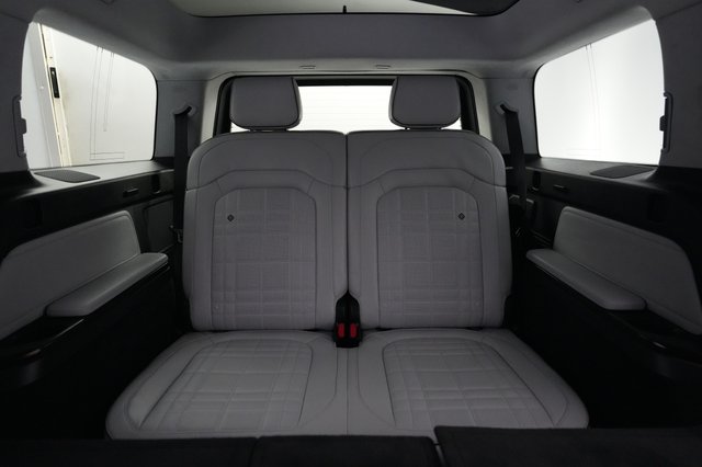 2025 Rivian R1S — photo 20 of 21