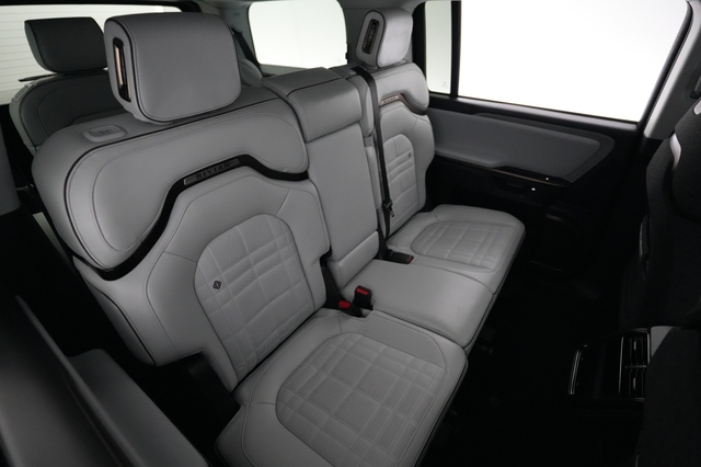 2025 Rivian R1S