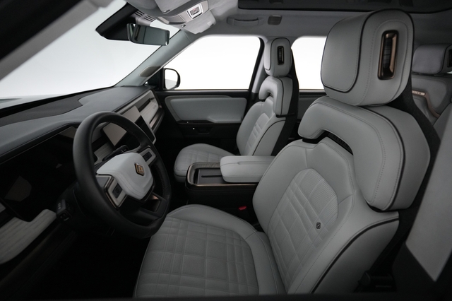2025 Rivian R1S