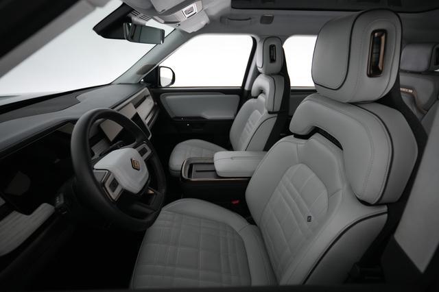 2025 Rivian R1S — photo 3 of 21