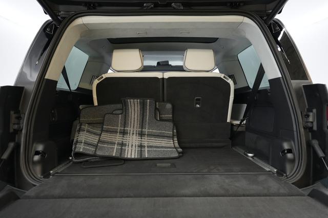 2025 Rivian R1S — photo 6 of 21