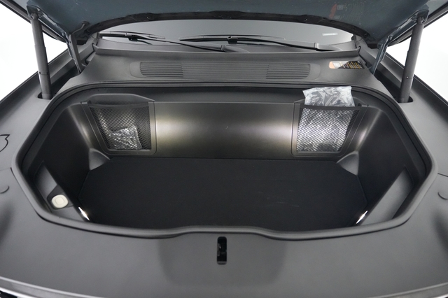 2025 Rivian R1S