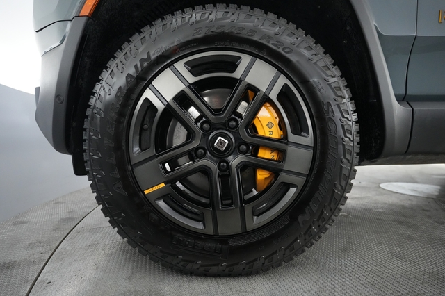 2025 Rivian R1S