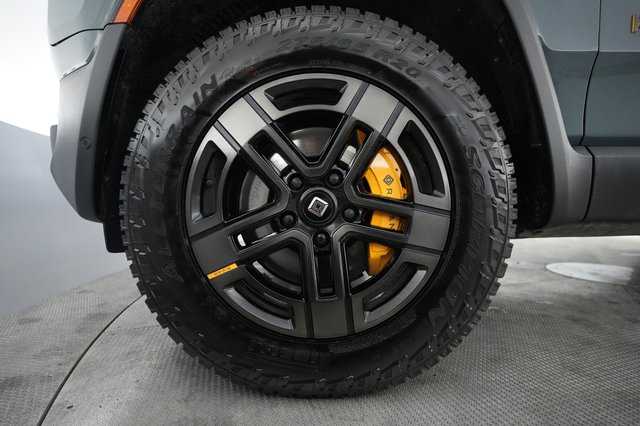 2025 Rivian R1S — photo 16 of 21