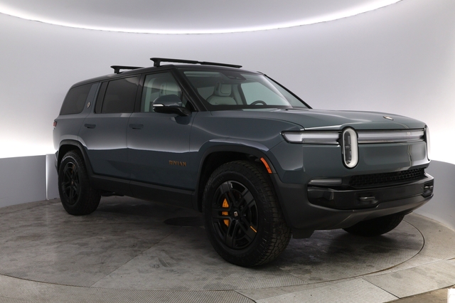 2025 Rivian R1S