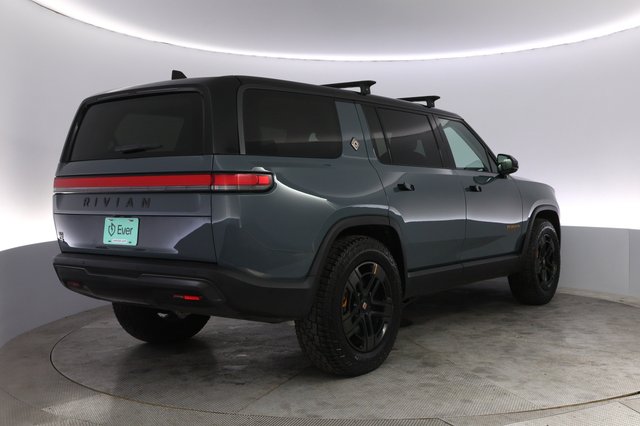2025 Rivian R1S — photo 2 of 21