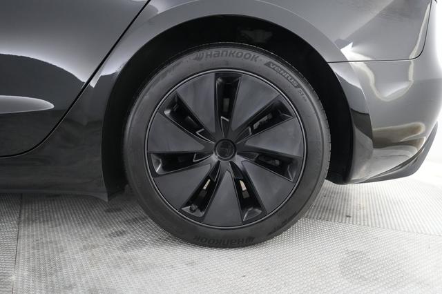 2025 Tesla Model 3 — photo 7 of 21