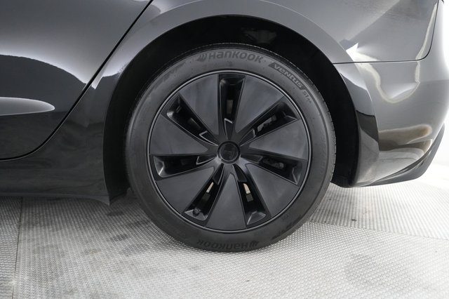 2025 Tesla Model 3 — photo 7 of 21