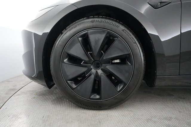 2025 Tesla Model 3 — photo 15 of 21